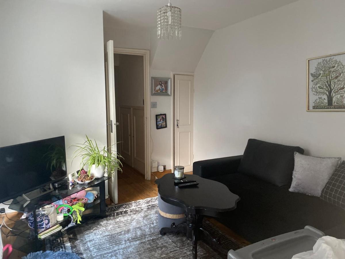 A Lovely Guest Room In West Лондон Екстер'єр фото