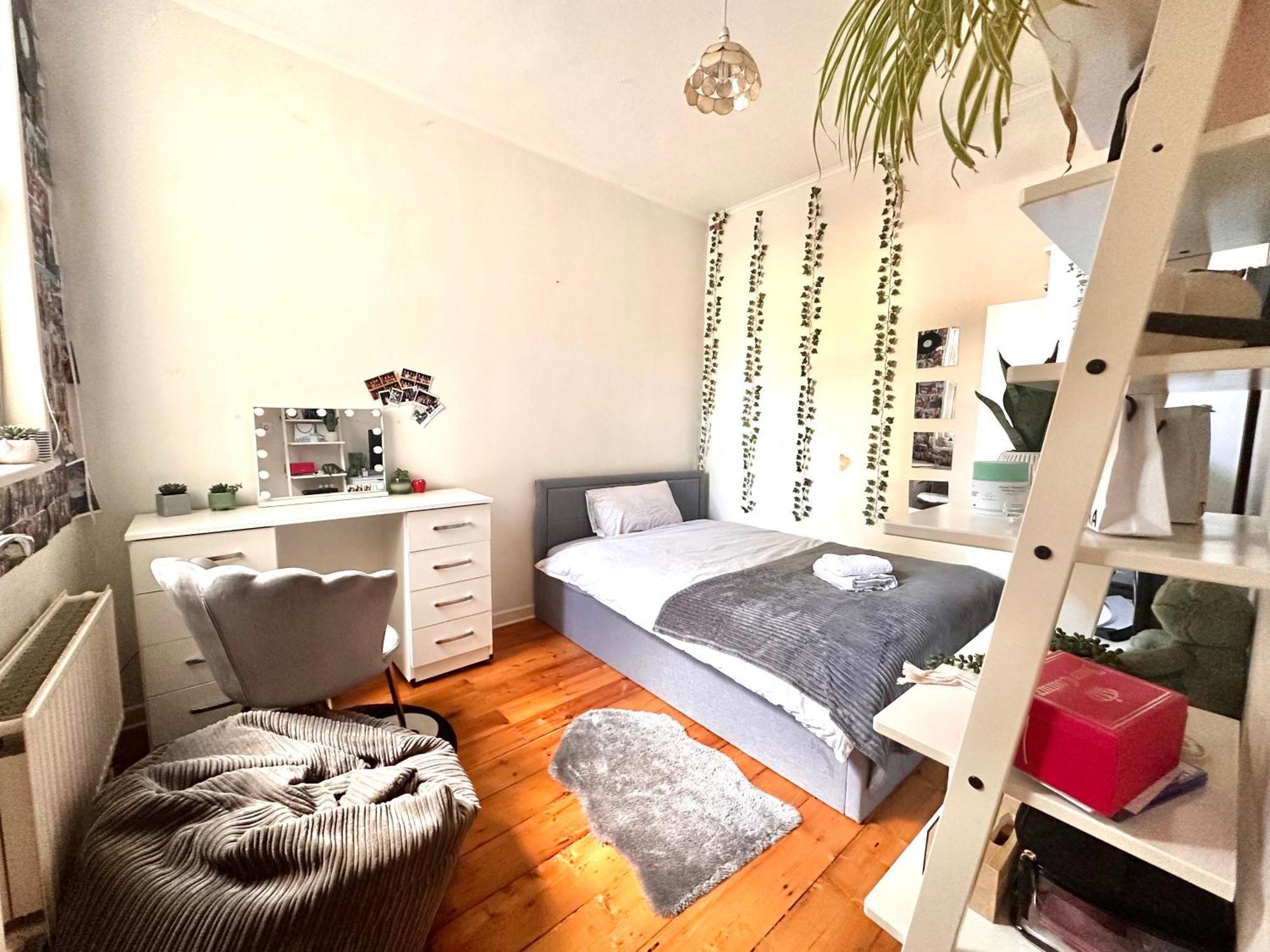 A Lovely Guest Room In West Лондон Екстер'єр фото